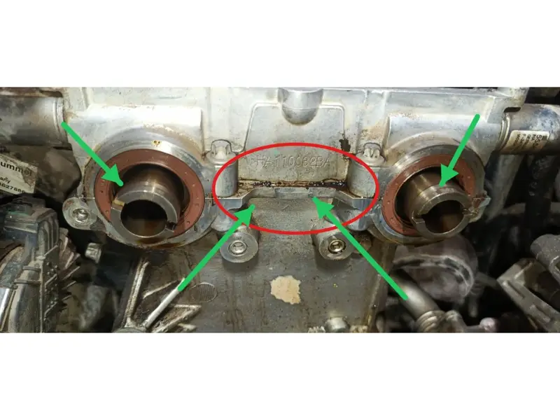 Piezas del motor con la reparación anterior marcada