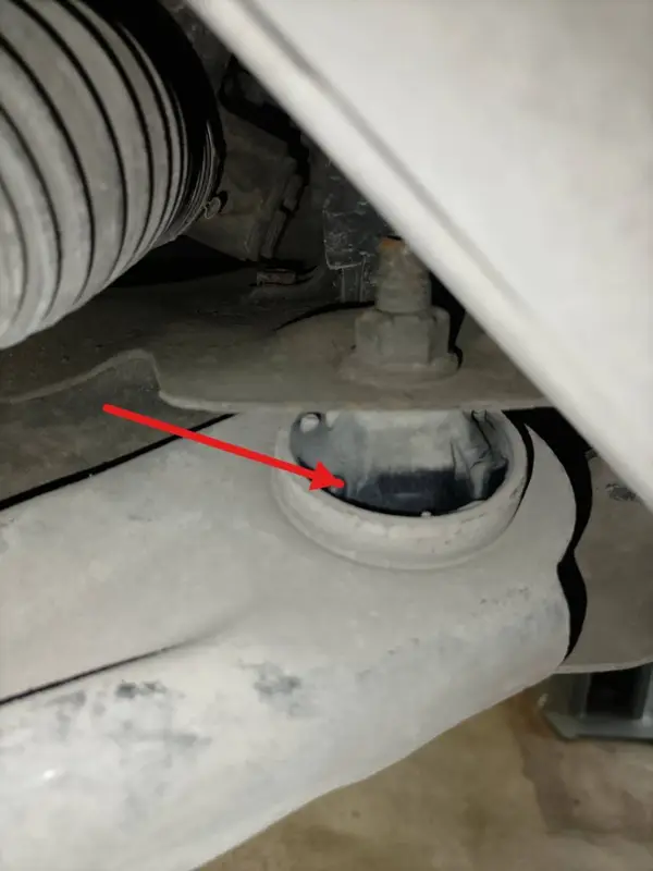 Buje de cama vencido señalado con una flecha